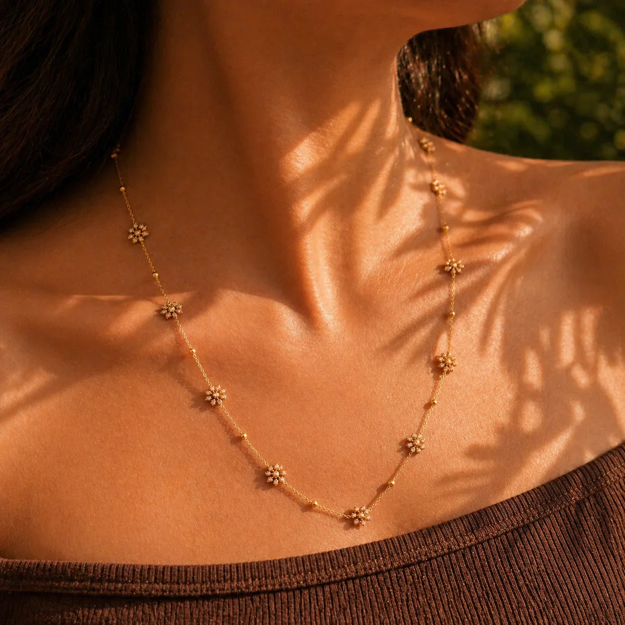 Delicate gold flower necklace with sparkling details, perfect for everyday luxury style