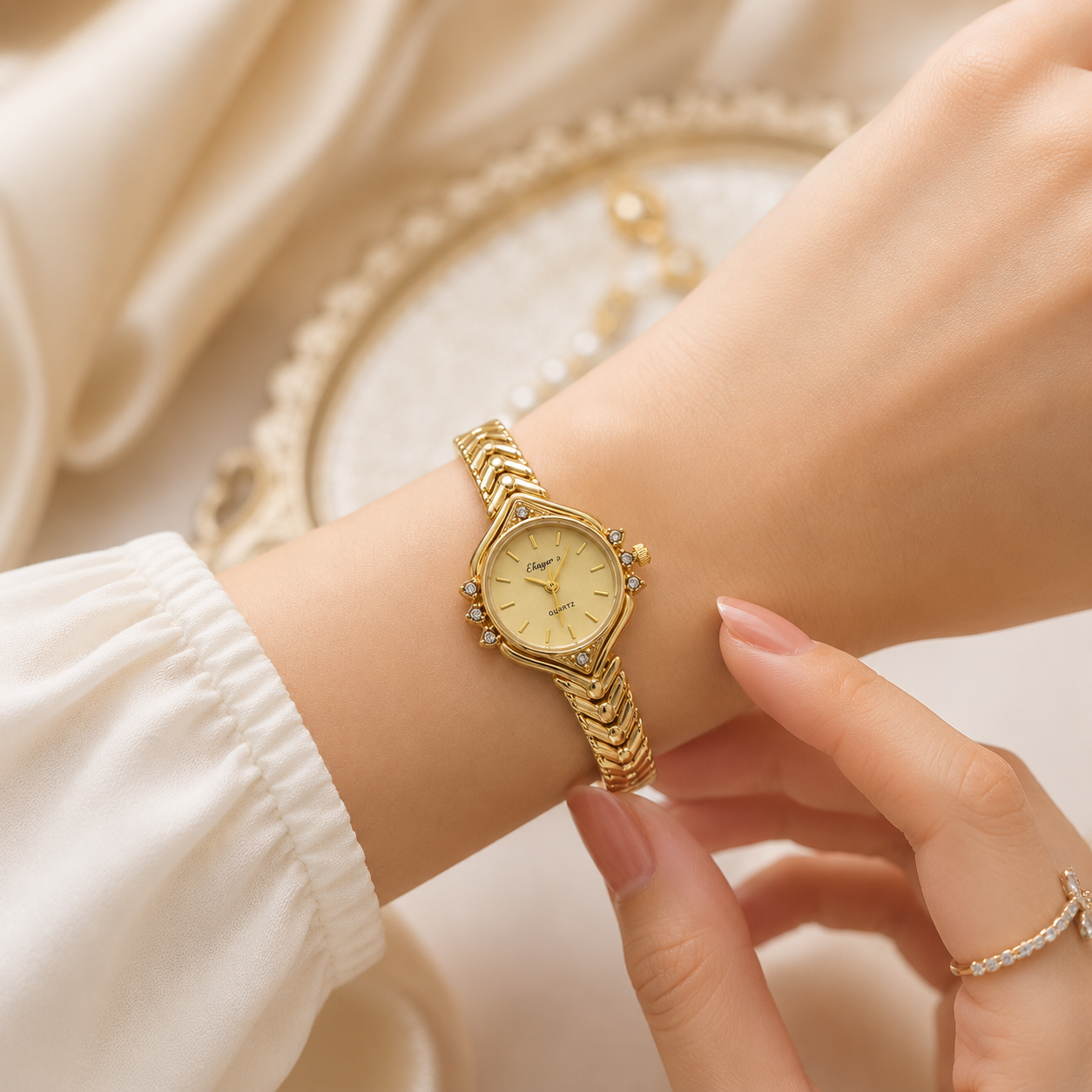 Luxury Gold Crystal Bracelet Watch for Women | Elegant Quartz Analog Wrist Watch